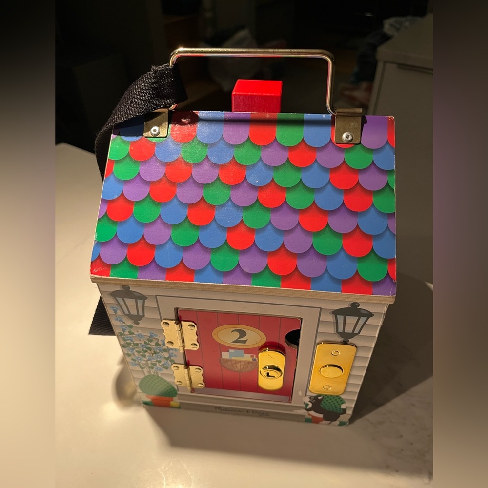 Melissa & doug wooden doorbell house. Ages 3+. - Picture 3 of 11